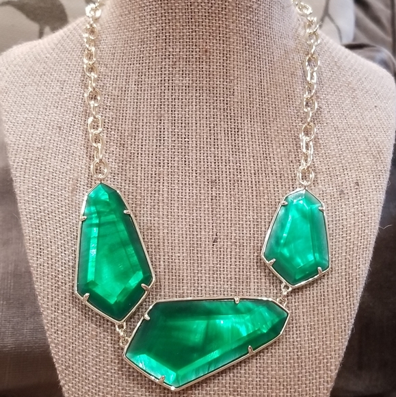 Rare NWT Kendra Scott Jade Green Illusion Statement Necklace in Gold - Picture 1 of 3